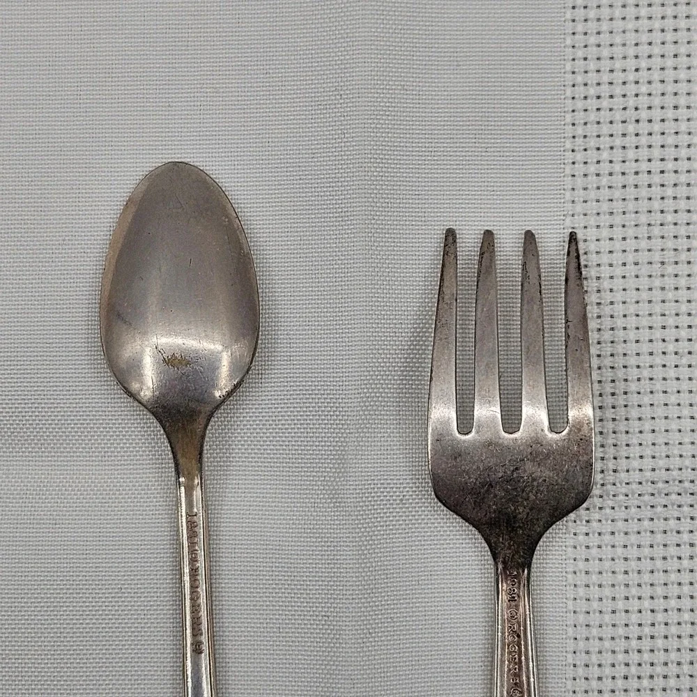 1881 Rogers Vtg Silverplate Feeding Spoon & Fork Set Floral Design Oneida Ltd‎